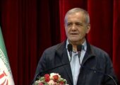 عکسی از مسعود پزشکیان در حال بازدید از دریاچه ارومیه