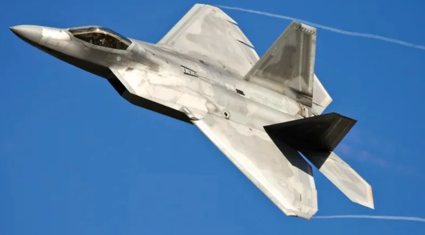 چرا F-1 Raptor Fighter از یک سایبان طلایی لذت می برد؟