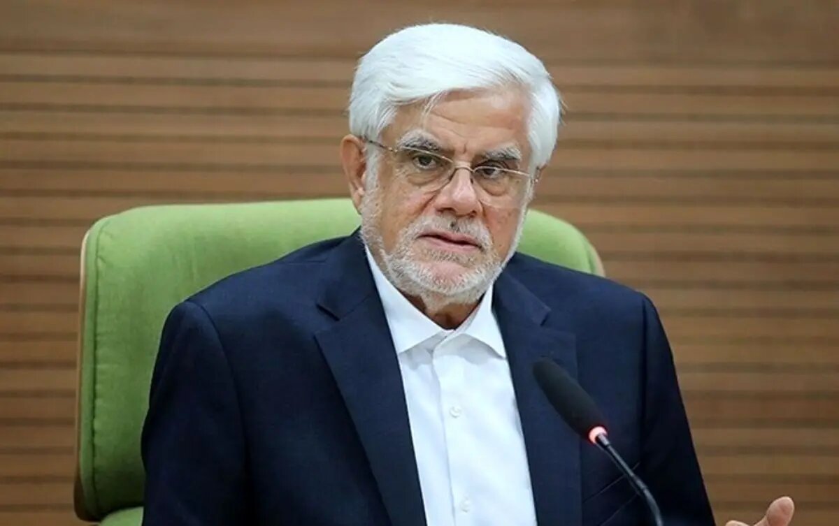 عکسی از عارف بر سر مزار شهید آل هاشم
