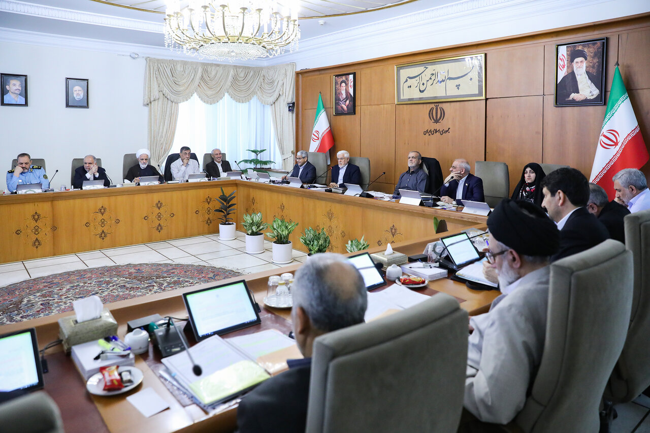 اولین گام برای افزایش اختیار استانداران از نظر معاون دفتر عارف/ چه اختیاری به استانداری‌ها تفویض شده است؟