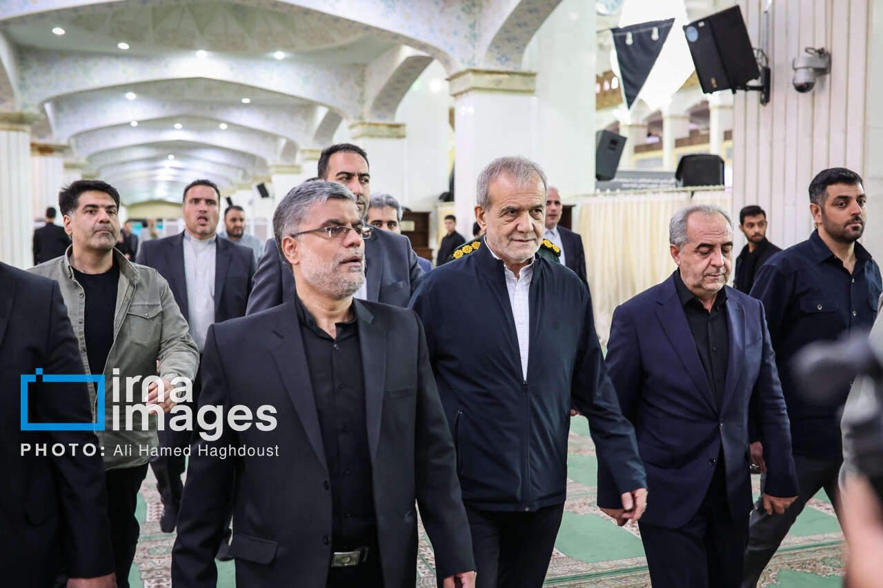 همنشینی پزشکیان و پدر آیت‌الله آل هاشم در مراسم گرامیداشت شهدای خدمت در تبریز در حضور رئیس جمهور+عکس