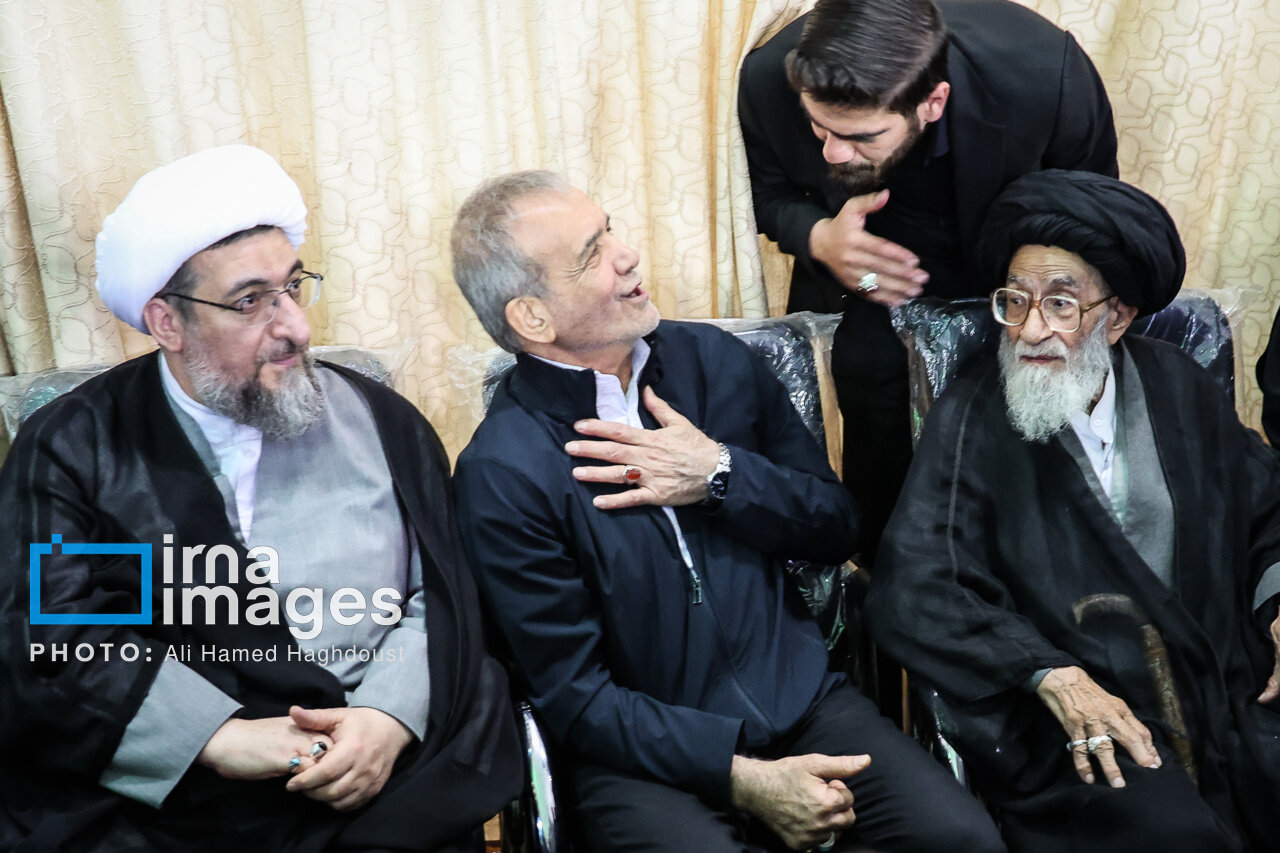همنشینی پزشکیان و پدر آیت‌الله آل هاشم در مراسم گرامیداشت شهدای خدمت در تبریز در حضور رئیس جمهور+عکس