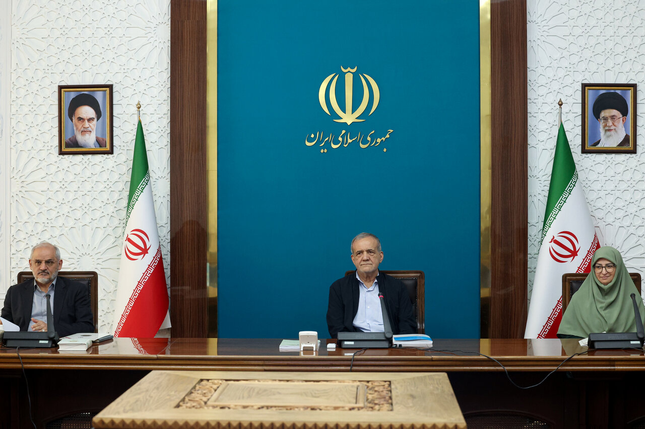 این وزیر دولت چهاردهم در آستانه استیضاح است+عکس