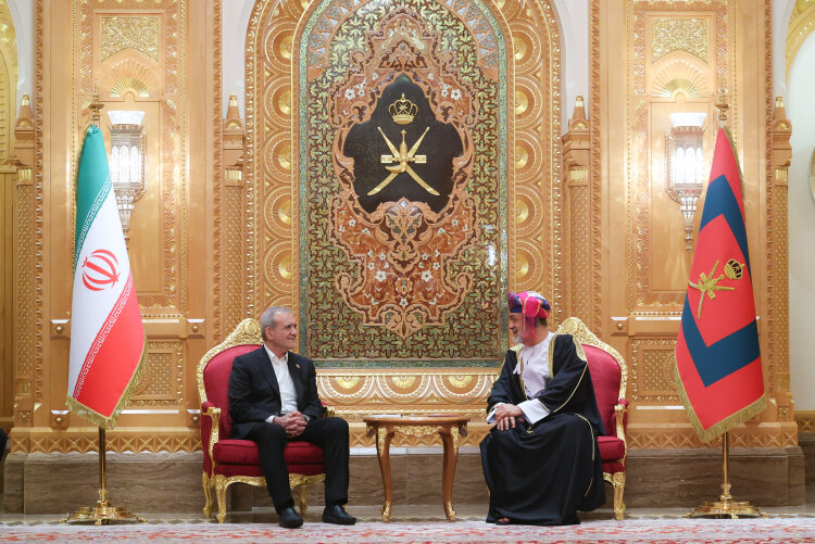پزشکیان در دیدار با سلطان هیثم: قدردان نقش فعال و سازنده عمان در روند مذاکرات غیرمستقیم هستیم