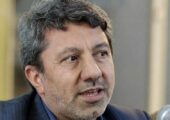 انتقامِ کاپشن دختری با گوشواره های قلبی