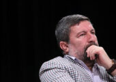 تقدیر الیاس حضرتی از محمود کریمی بعد از خواندن «ای ایران» محمد نوری؛ اینکه توجه ویژه ای به موضوع وطن داشتید، قابل قدردانی است