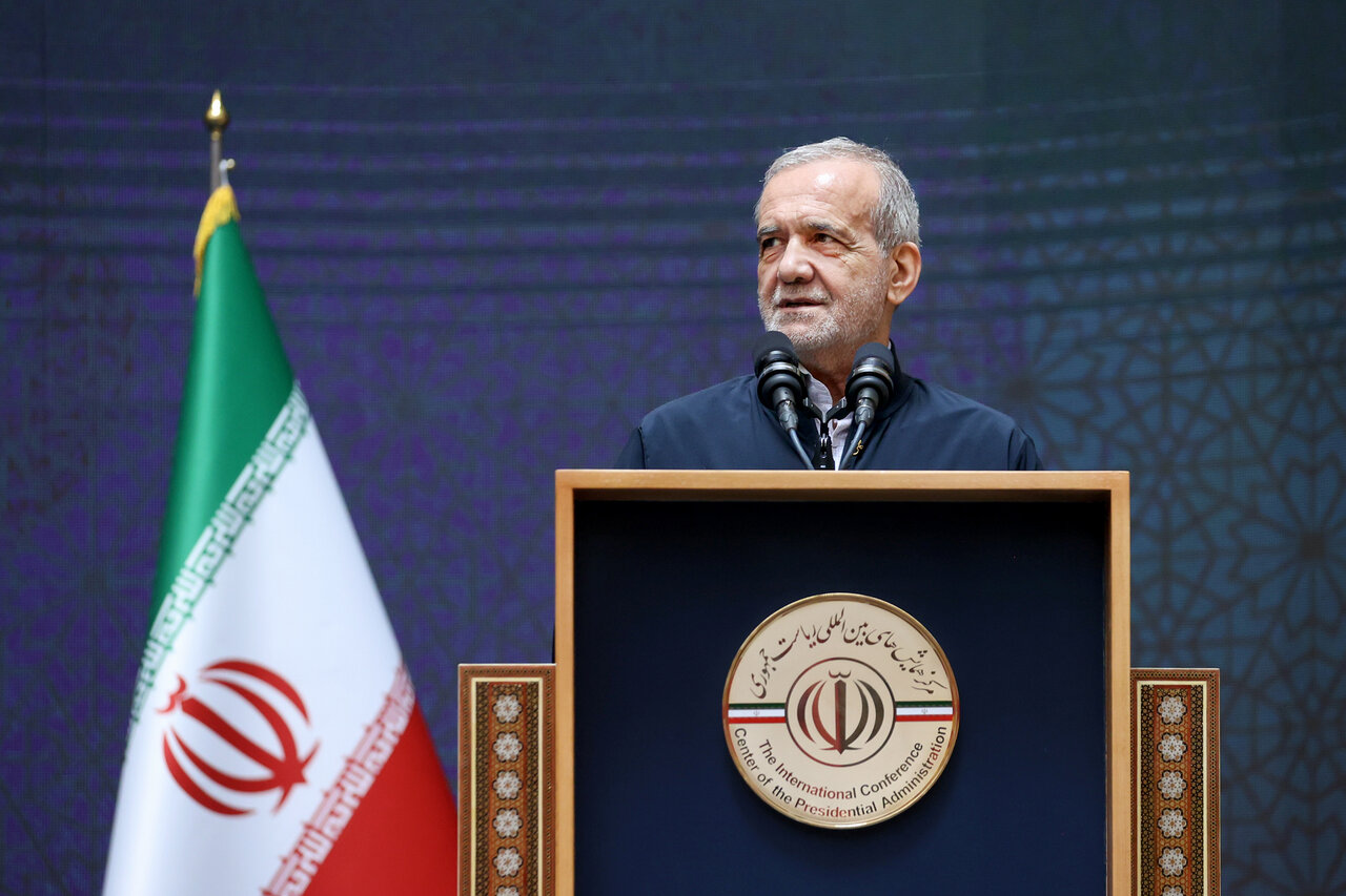 رئیس جمهوری: در تعریف از من غلو شد/ با دنیا قصد جنگ نداریم؛ می خواهیم حرف بزنیم ولی زیر بار زور نمی‌رویم/ آمریکا نمی تواند ما را در این وضعیت نگه دارد