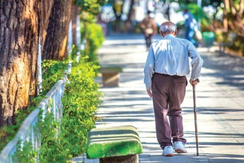 نگهداری افراد مسن در خانه سالمندان؛ آری یا خیر؟
