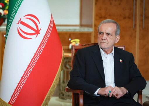 پزشکیان در بازدید از وزارت کشور:  قدر این مردم را باید بدانیم که با هر تفکری پای کشورشان ایستادند