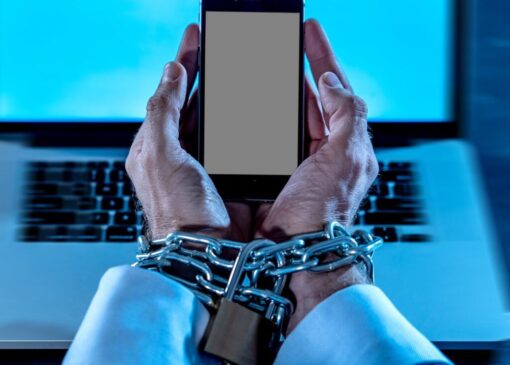 واکنش‌ها به لایحه فضای مجازی؛ خطرناک‌تر از طرح صیانت، بدتر از قانون حجاب/ پزشکیان تصمیم مهم «استرداد لایحه» را می‌گیرد؟