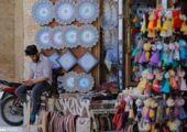 تیغ تقلبی‌ها زیر گلوی بازار صنایع دستی