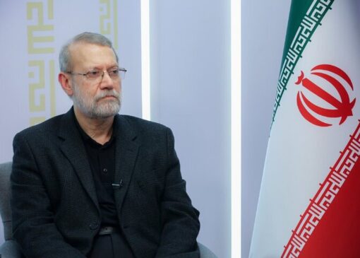 علی لاریجانی در حلقه محافظان عراقی در بین الحرمین + تصویر