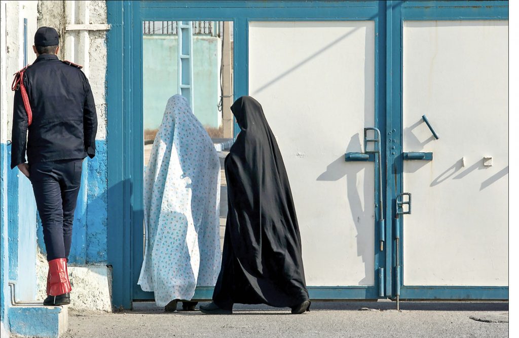 ۲۴ زندانی زن مدرک دکتری دارند! | بازتاب امروز