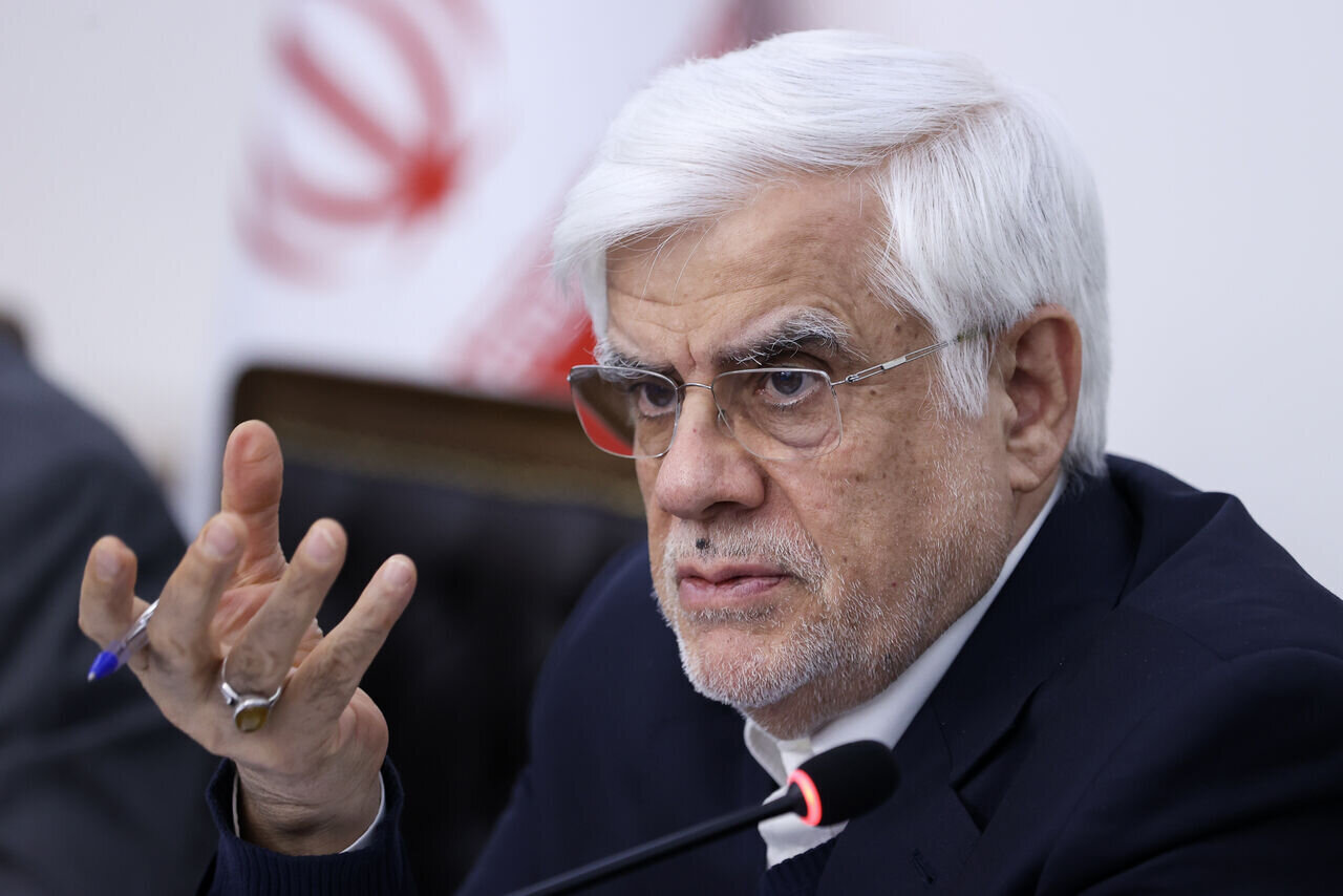 واکنش عارف به خودسوزی جوان اهوازی و درگذشت یک روزنامه‌نگار؛ هشدارهای اجتماعی را نشنویم، بحران دامن همه را می‌گیرد