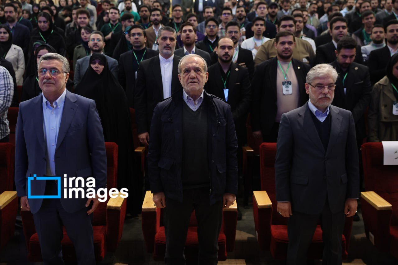 اولین تصاویر از حضور پزشکیان در مراسم روز دانشجو دانشگاه شهید بهشتی