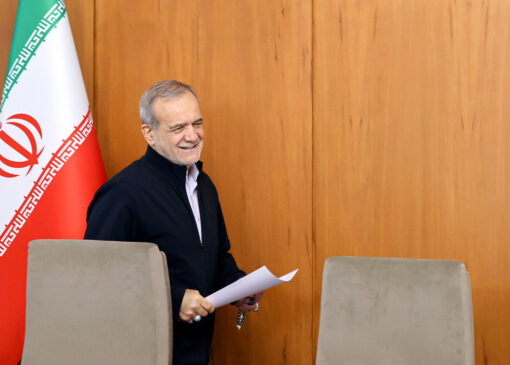 پزشکیان: برخورد با قاچاقچیان خرد سوخت تنش‌زاست/ مقابله باید از سرمنشأ آغاز شود