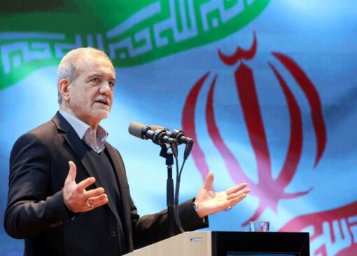 کیهان: پزشکیان باید فکری به حال اتاق فکر و کانالهای اطلاعاتی خود بکند