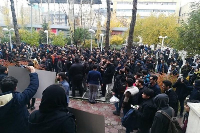 ۳ دانشجوی دانشگاه تهران موقتاً از تحصیل محروم شدند | بازتاب امروز
