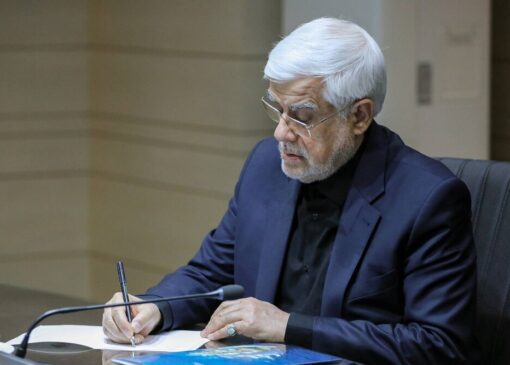آقای عارف! دقیقا ما هم منتظر همین هستیم/ این که شما نیز همان را بگویید که مردم می گویند، چندان جذاب نیست