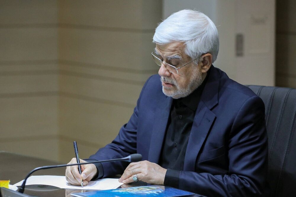 آقای عارف! دقیقا ما هم منتظر همین هستیم/ این که شما نیز همان را بگویید که مردم می گویند، چندان جذاب نیست