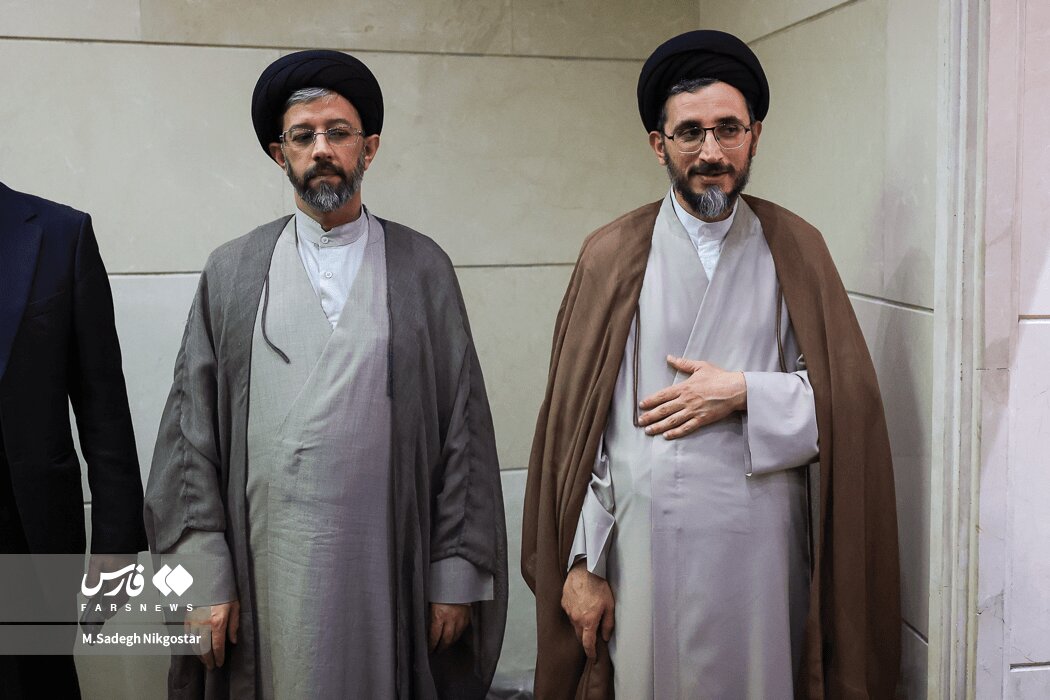 تصاویری از پسران شهید اسماعیل خطیب در مراسم چهلم پدرشان/ کاظم صدیقی و محمود کریمی هم آمدند