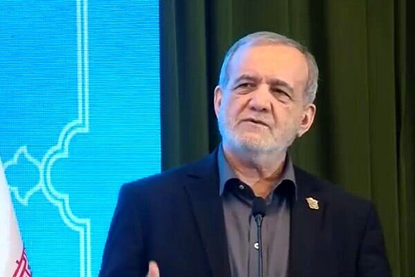 پزشکیان به خبرنگار صداوسیما که می‌گفت اگر بلد نیستید بدید ما اداره کنیم: خب بیایید اداره کنید/ به جلیلی گفتم که من پیشنهاد نمی‌خواهم، اجرا می‌خواهم
