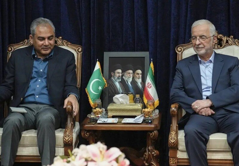 گعده مهم مذاکراتی وزیر کشور در پاکستان/ این سه نفر چه کسانی هستند؟ + تصویر