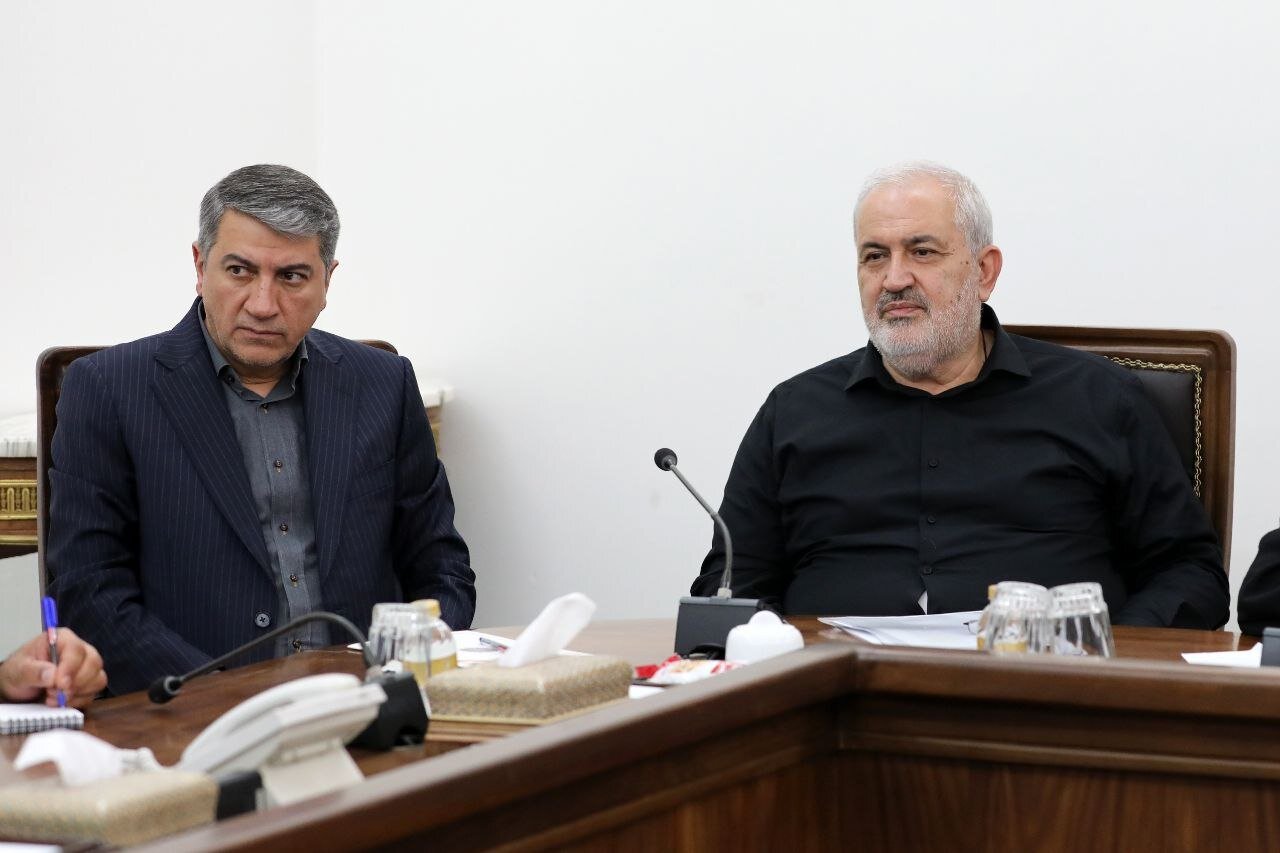 جلسه ستاد ملی مراسم تشییع پیکر رهبر شهید انقلاب/ زاکانی هم نشین عارف شد+ تصاویر