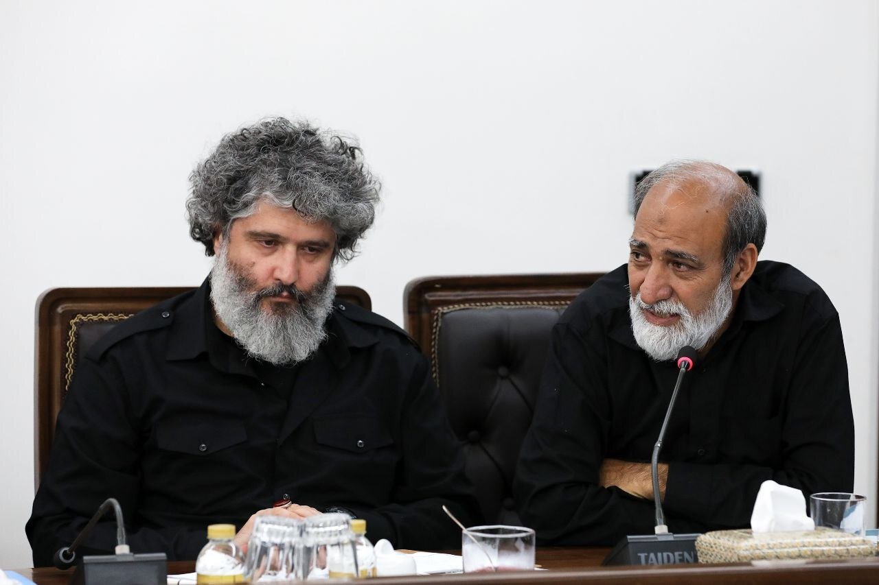 جلسه ستاد ملی مراسم تشییع پیکر رهبر شهید انقلاب/ زاکانی هم نشین عارف شد+ تصاویر