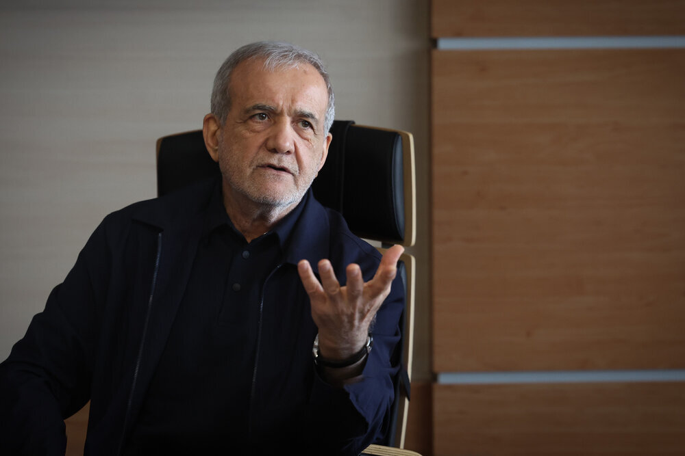 پزشکیان: محدودیت منابع خللی در خدمت‌رسانی دولت ایجاد نمی‌کند/ هرگاه پرچم عدالت و خدمت‌رسانی عادلانه برافراشته شود، زمینه همراهی عمومی فراهم خواهد شد