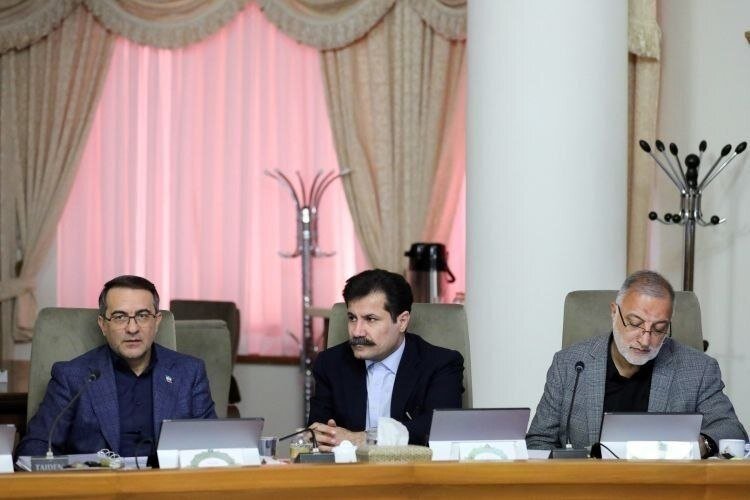 تصاویری از جلسه هیئت دولت/ سرپرست وزارت دفاع با لباس سپاه به دولت رفت/ زاکانی هم بود