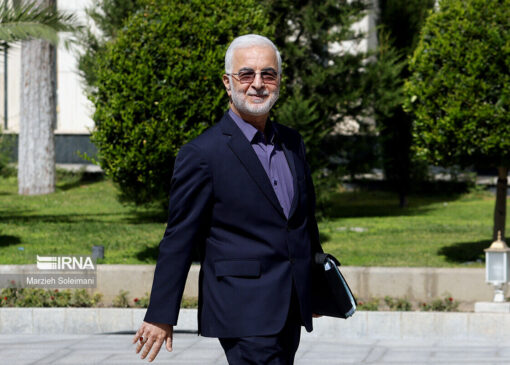 آغاز سفر رسمی مومنی به پاکستان + عکس