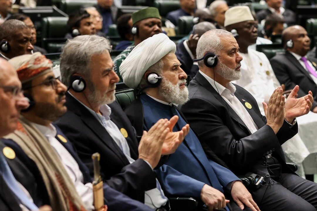 قاب‌ عکس ویژه از پزشکیان و ابراهیم رئیسی/ اسماعیل هنیه نظاره‌گر ادای سوگند رئیس جمهور ایران/ هم‌نشینی سید حسن خمینی با آیت‌الله جنتی/ لاریجانی هم بود