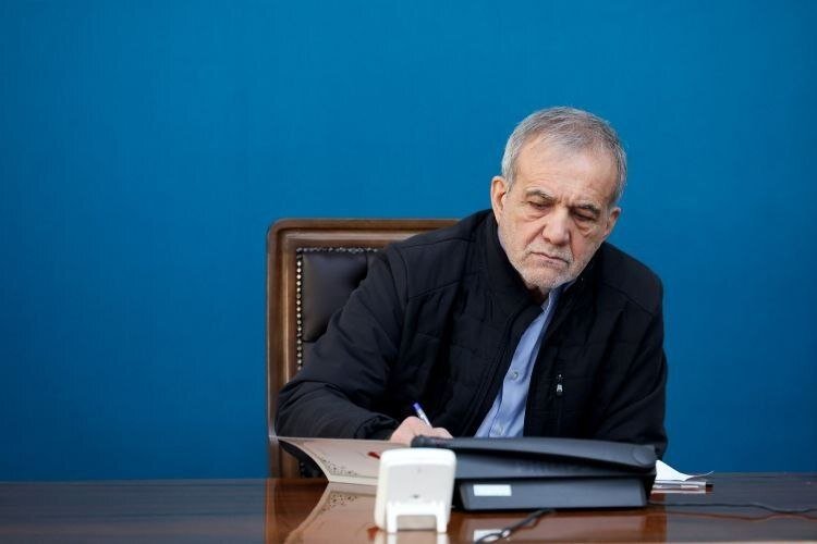 انتقاد تند پزشکیان از صداوسیما؛ هیچ‌کس حق ندارد میان دولت و نیروهای مسلح شکاف القا کند/ این روایت، حرف اسرائیل است