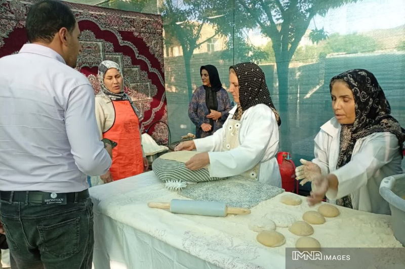 دومین جشنواره نان محلی شهر حنا اصفهان با شعار «از مزرعه تا سفره» افتتاح شد | بازتاب امروز