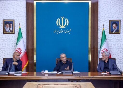 پزشکیان در نشست با دبیران کل احزاب چگونه از رهبر شهید یاد کرد/ فرماندهان نظامی در جنگ اخیر به شهادت رسیدند که زندگی محقرانه ای داشتند