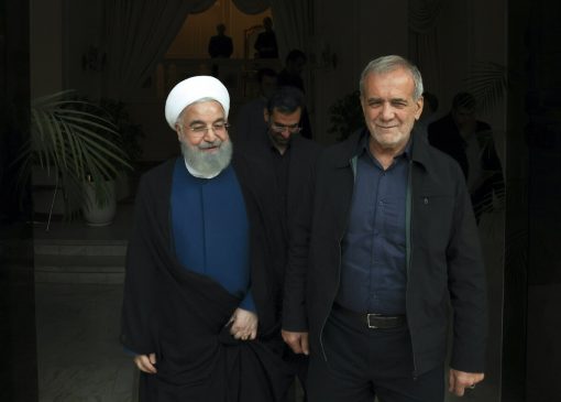 تندروها علیه دولت در چند جبهه؛ از تجمع مقابل خانه روحانی تا استیضاح عراقچی و هشتگ عزل پزشکیان!