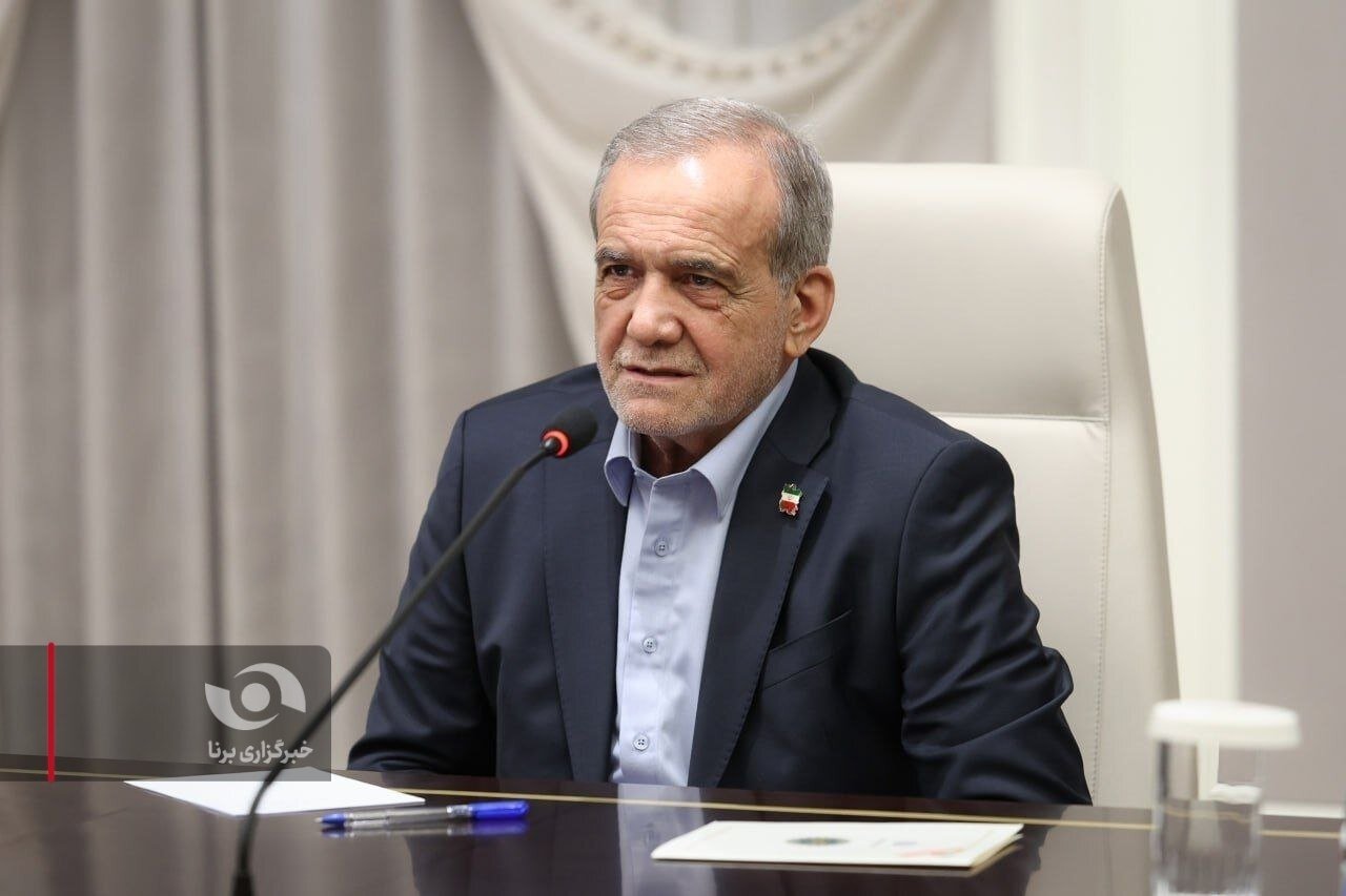 پزشکیان: گاهی تصور می‌کنیم باید یک نفر دستور بدهد و دیگران اطاعت کنند، اما با این روش کار را خراب می‌کنیم/ نباید اندیشه را به زنجیر بکشیم