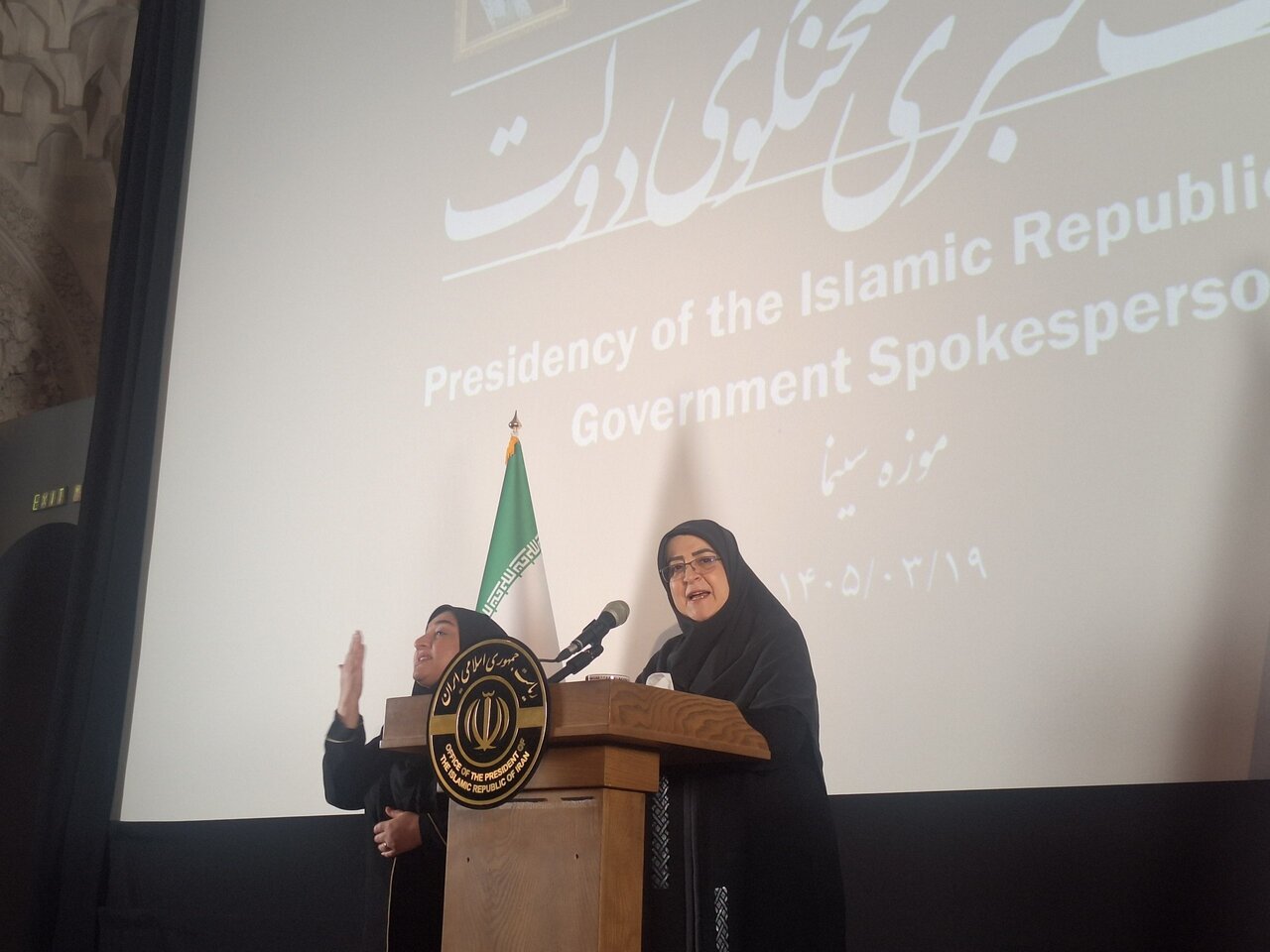 پاسخ سخنگوی دولت به سوال خبرآنلاین درباره کاهش سهمیه بنزین