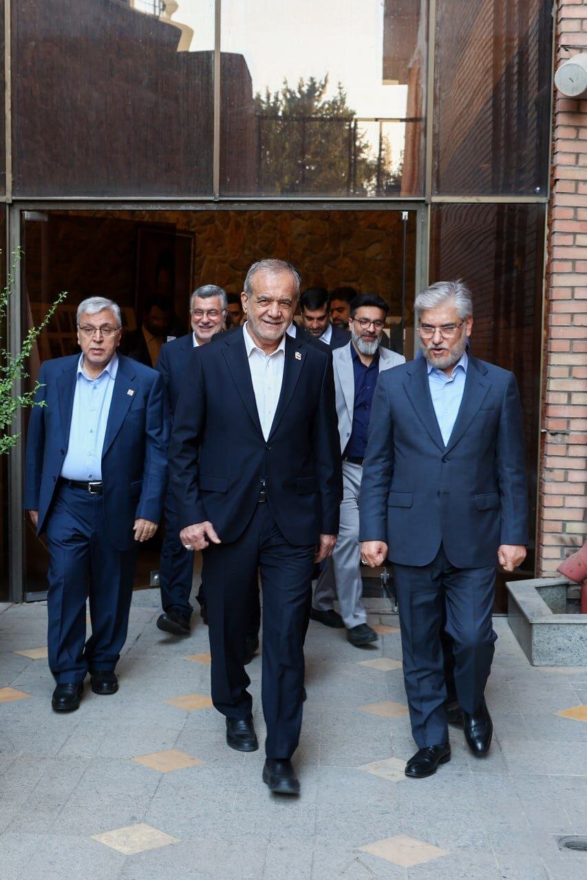 پزشکیان در مراسم آغاز سال تحصیلی دانشگاه‌ها/ رئیس جمهور به کدام دانشگاه رفت؟+ تصاویر