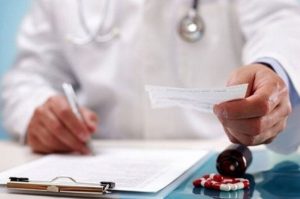 این دکتر زیرمیزی می‌گیرد، بیمار دوربین بیاورد! | بازتاب امروز