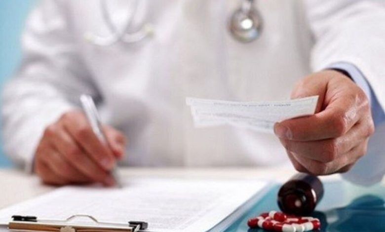 این دکتر زیرمیزی می‌گیرد، بیمار دوربین بیاورد! | بازتاب امروز