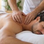 تاثیر ماساژ بر کیفیت خواب؛ چگونه ماساژ به خواب بهتر کمک می‌کند؟ | بازتاب امروز