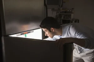 غذا خوردن، ساعات پایانی شب کبد را مختل می‌کند | بازتاب امروز